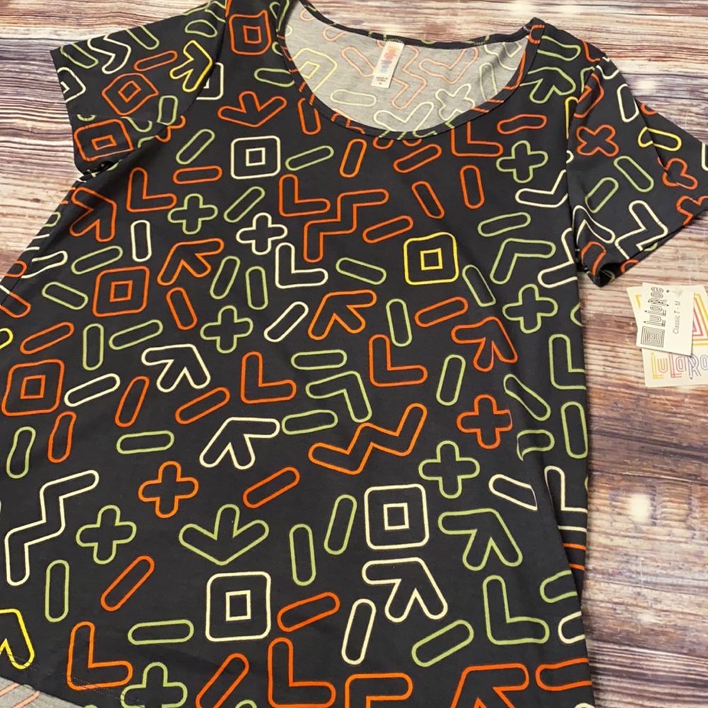 NWT Lularoe classic tee size medium